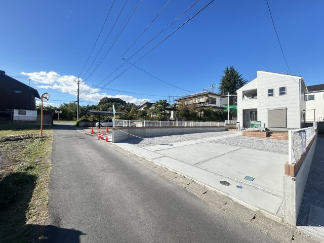 新築　渋川市金井第17　Livele Garden.S　2号棟の前面道路含む現地写真|現地写真　南側接道幅員約3.3ｍ　