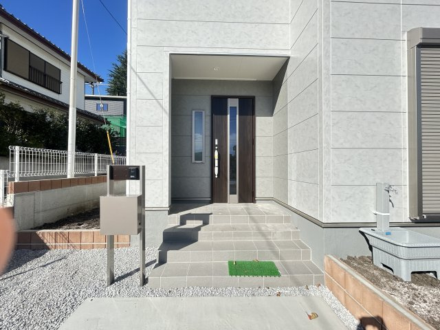 新築　渋川市金井第17　Livele Garden.S　2号棟の玄関|現地写真　TVモニター付きドアホンでセキュリティも安心です！											
