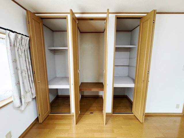 瀬野町貸家の収納