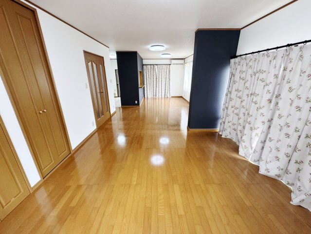 瀬野町貸家の居間・リビング
