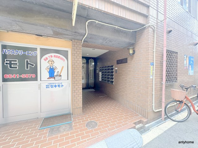 シャトー関本のエントランス