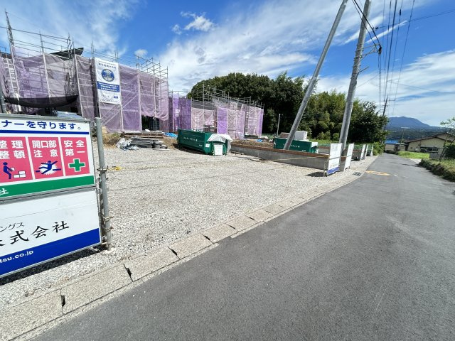新築　渋川市金井第17　Livele Garden.S　3号棟の駐車場|現地写真　駐車スペースは並列3台分可能です！					
	
