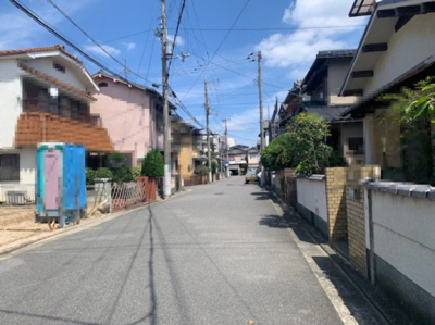 【前面道路含む現地写真】 | madre court日置荘西町5　2期 | 南側・幅員約6.7ｍの道路。見通しがよく、車の出し入れもラクラク！(2026年7月5日撮影)