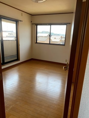 (商談中）吉成南町/3LDK/鳥取駅まで自転車6分★の洋室|（6帖洋室）ベランダに出れます