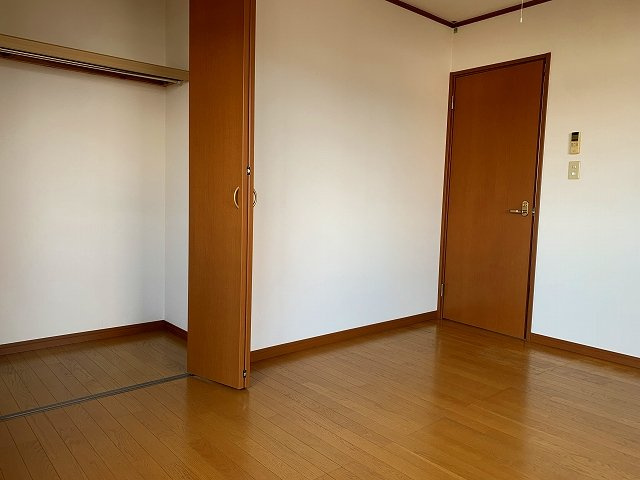 (商談中）吉成南町/3LDK/鳥取駅まで自転車6分★の収納|（6帖洋室）室内には収納が完備。