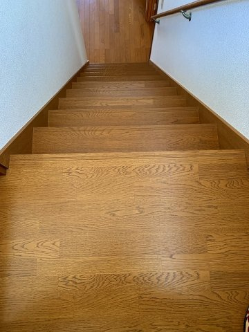(商談中）吉成南町/3LDK/鳥取駅まで自転車6分★の内装|階段