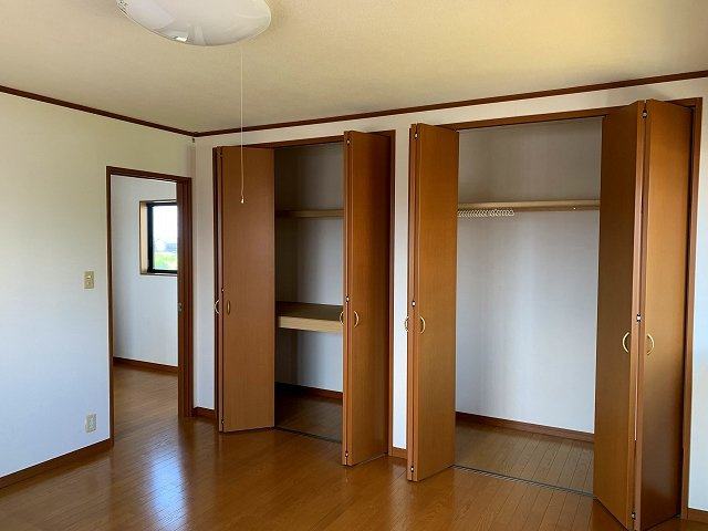 (商談中）吉成南町/3LDK/鳥取駅まで自転車6分★の収納|8帖洋室にはたっぷりとした収納スペースがございます