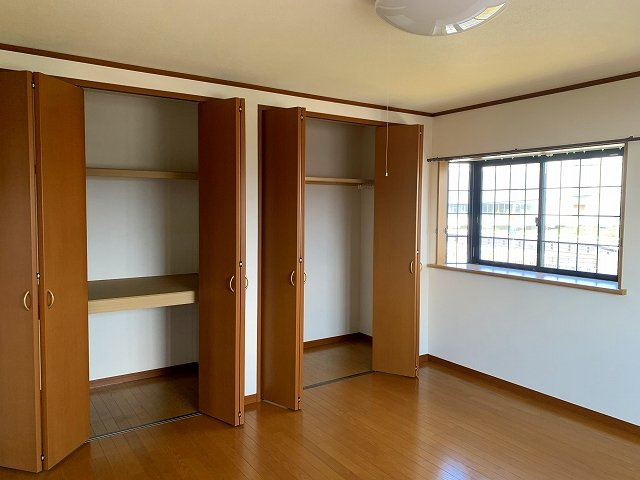(商談中）吉成南町/3LDK/鳥取駅まで自転車6分★の収納|8帖洋室にはたっぷりとした収納スペースがございます
