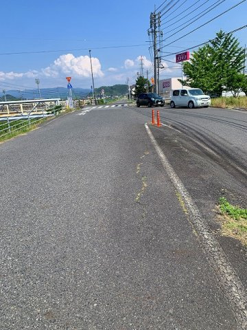 吉成南町/3LDK/鳥取駅まで自転車6分★の前面道路含む現地写真|コスモス 吉成店/徒歩6分
Sマート吉成店/徒歩7分
ファミリーマート/徒歩3分