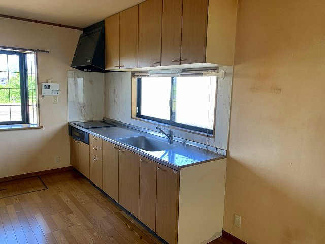 (商談中）吉成南町/3LDK/鳥取駅まで自転車6分★のキッチン|窓から自然光は圧倒的な開放感と明るさ♪
