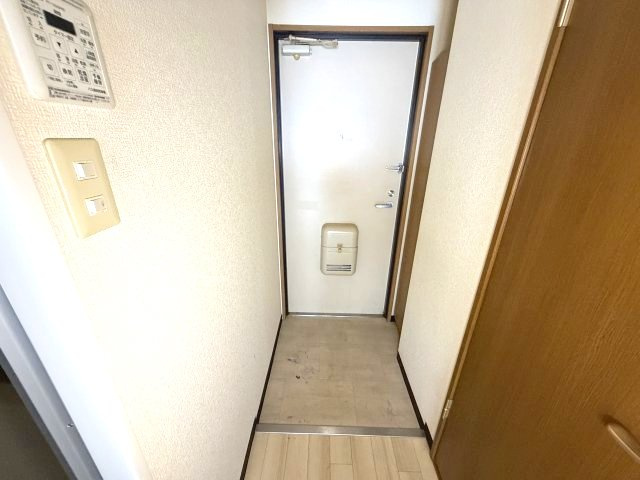 西灘駅前ハイツの玄関