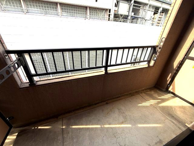 西灘駅前ハイツのバルコニー