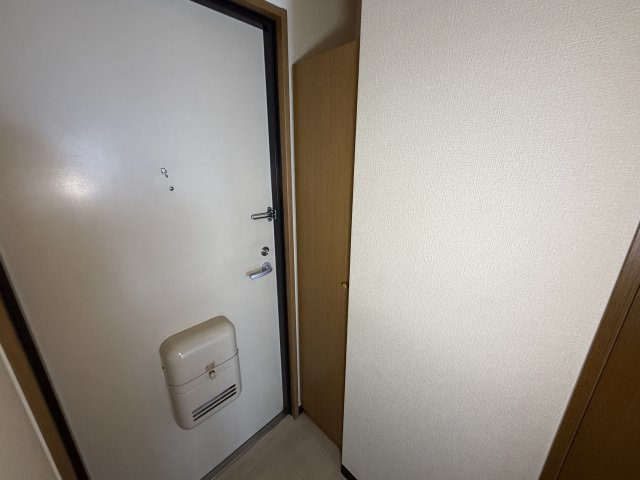 西灘駅前ハイツの玄関