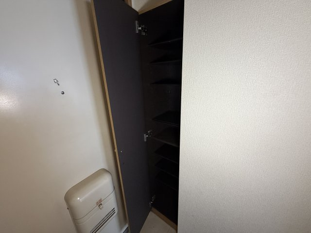 西灘駅前ハイツの玄関