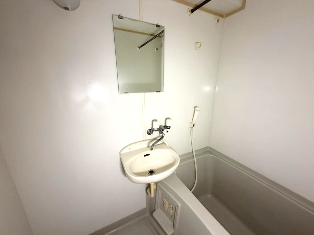 西灘駅前ハイツの洗面所