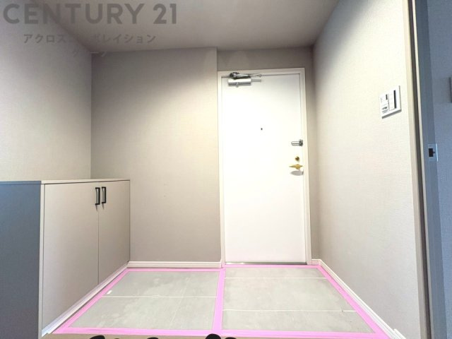 大きな玄関収納付きの玄関です　家族皆様の履物をしっかり収納できます
