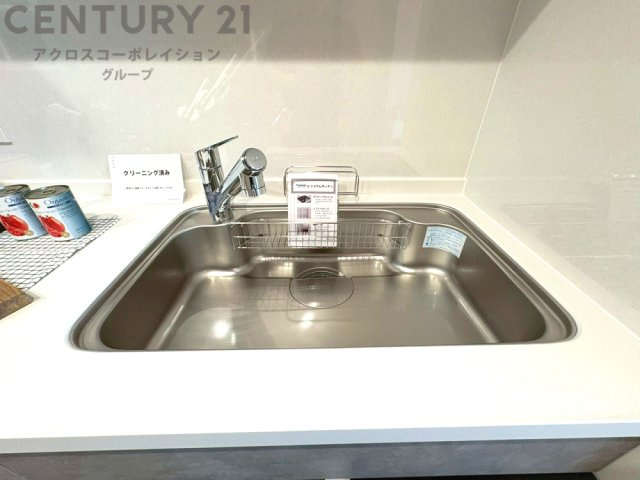 大きなシンクでお鍋などの大きな調理器具を洗う際にも便利です。
