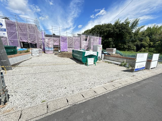 新築　渋川市金井第17　Livele Garden.S　4号棟の駐車場|現地写真　駐車スペースは並列3台分可能です！					
	
