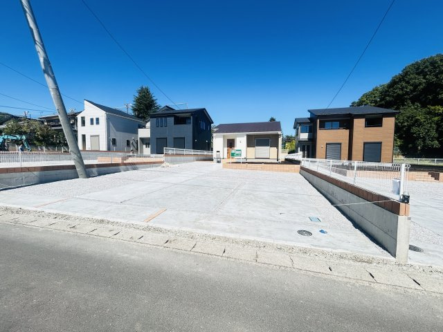 新築　渋川市金井第17　Livele Garden.S　4号棟の前面道路含む現地写真|現地写真　南側接道幅員約3.3ｍ　