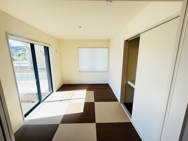 新築　渋川市金井第17　Livele Garden.S　5号棟の和室|　リビング隣の和室はお子様の遊び部屋としてもちょうどいいですね♪							
