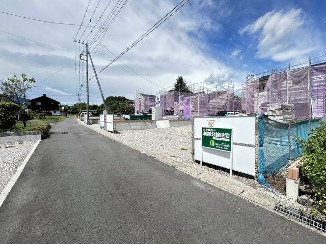 新築　渋川市金井第17　Livele Garden.S　5号棟の前面道路含む現地写真|現地写真　南側接道幅員約3.3ｍ　