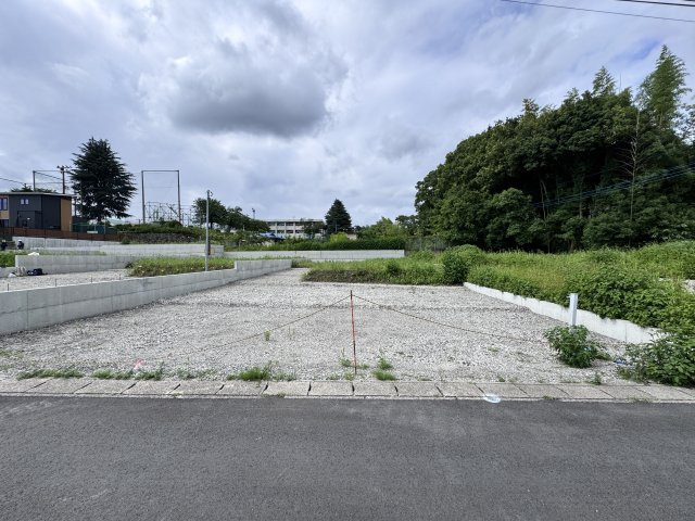 新築　渋川市金井第17　Livele Garden.S　5号棟の駐車場|現地写真　駐車スペースは並列3台分可能です！					
	
