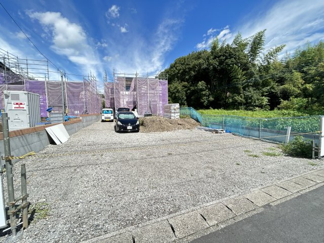 新築　渋川市金井第17　Livele Garden.S　5号棟の駐車場|現地写真　駐車スペースは並列3台分可能です！					
	
