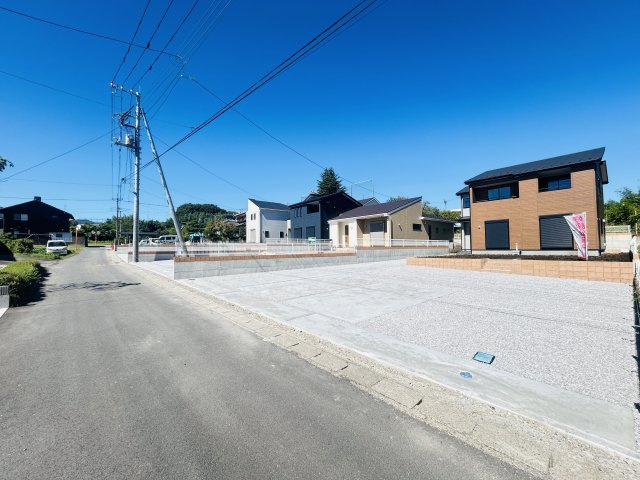 新築　渋川市金井第17　Livele Garden.S　5号棟の前面道路含む現地写真|現地写真　南側接道幅員約3.3ｍ　