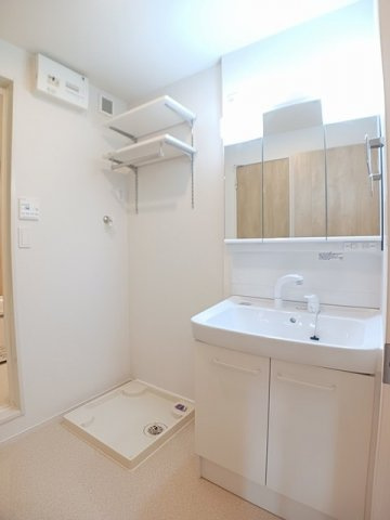 カーサ　シトラス仏生山Ⅳの洗面所|忙しい朝には欠かせない洗面所です
