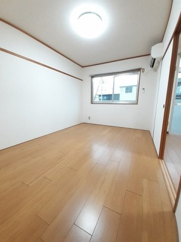 エルディム天野の内装|明るい室内です