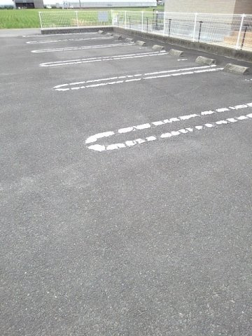 コンフォルト　Ａの駐車場|カースペースがあります