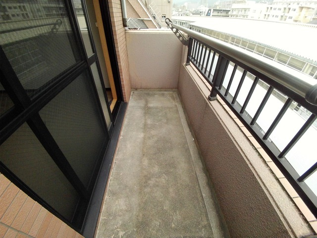 西灘駅前ハイツのバルコニー