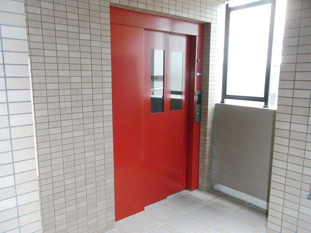 西灘駅前ハイツのその他|エレベーター