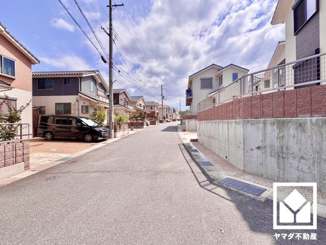 京田辺市同志社山手３丁目　T32号地の前面道路含む現地写真