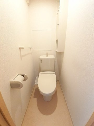 ガーデンプレイスＡのトイレ|落ち着いた色調のトイレです
