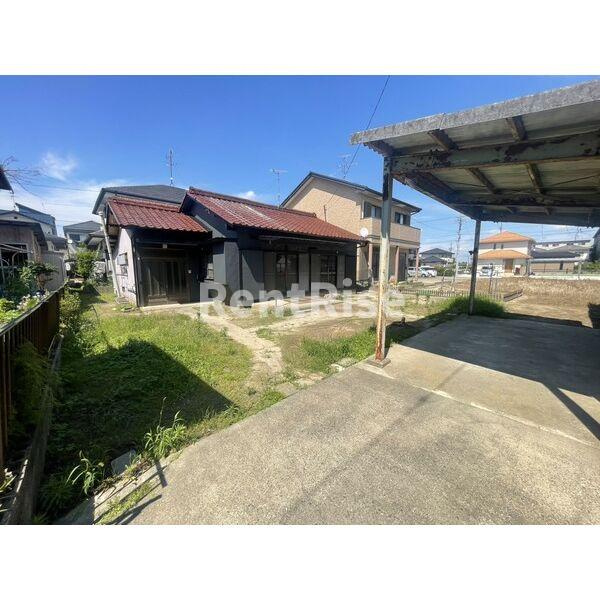 一宮市千秋町戸建のエントランス