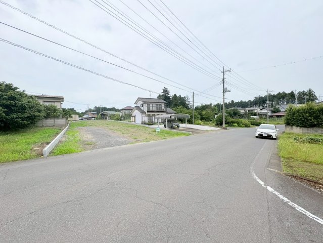 日高市大谷沢　建築条件なし売地　JR川越線『武蔵高萩駅』徒歩28分　【高萩小学区】の前面道路含む現地写真