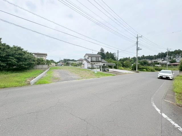 日高市大谷沢　建築条件なし売地　JR川越線『武蔵高萩駅』徒歩28分　【高萩小学区】の前面道路含む現地写真