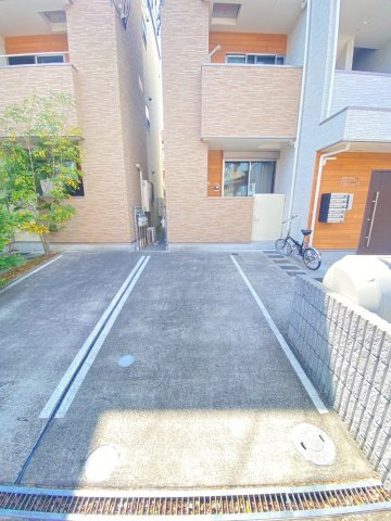 ポラリス摂津Rの駐車場