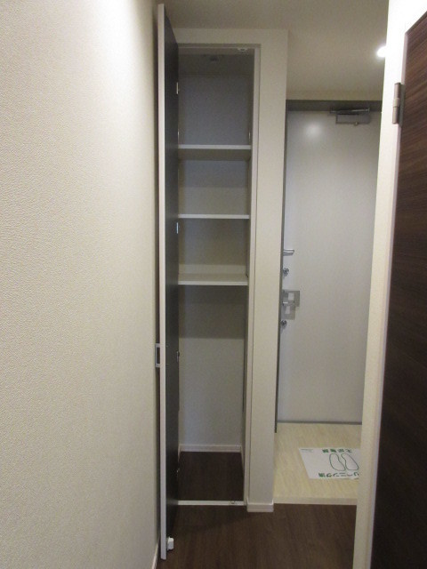 ヴィエントの設備|★玄関横の収納です★