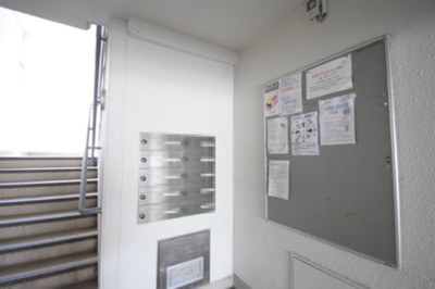 【エントランス】 | 千里緑丘第参九号棟 | 物件を比較検討したいお客様には、「物件比較見学プラン」をご用意しております。こちらの物件だけでなく、お客様の希望に沿った物件を、いくつかまとめてご案内させて頂きます。