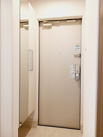 ヒカルサ坂戸の玄関