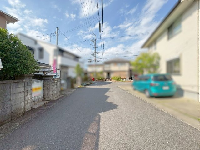 ◆令和７年１１月リフォーム済み◆南東向き４ＬＤＫ◆守山市古高町の前面道路含む現地写真|前道