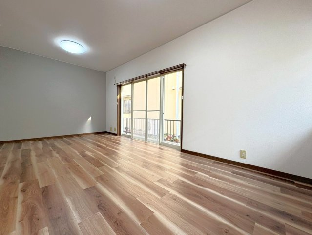 ◆令和７年１１月リフォーム済み◆南東向き４ＬＤＫ◆守山市古高町の居間・リビング|リビング