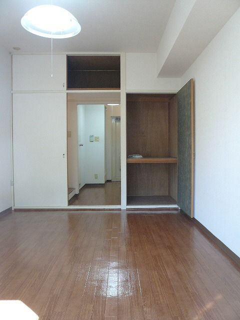 ノーブルハイムの収納|※反転タイプ別室参考写真です。