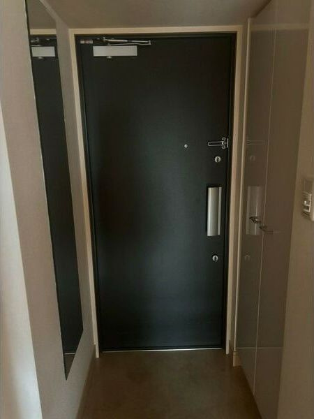 プレサンス泉シティアークの玄関|※別部屋写真となります