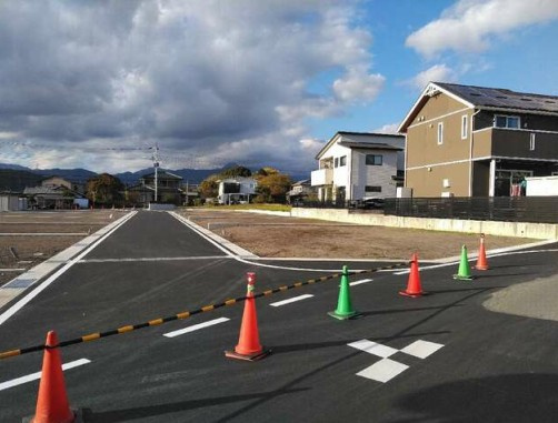 新築戸建　富士宮市淀平町第2第2期　全4棟　3号棟の前面道路含む現地写真