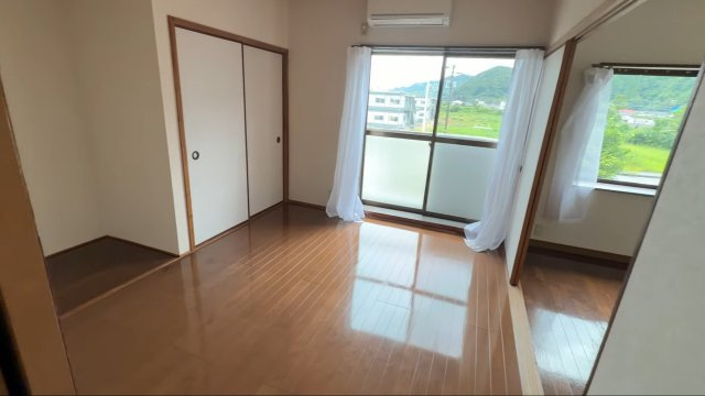 ISLANDナミールの洋室
