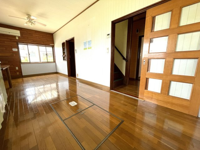 下永吉　せせらぎと緑の提　そよ風が通る家の洋室