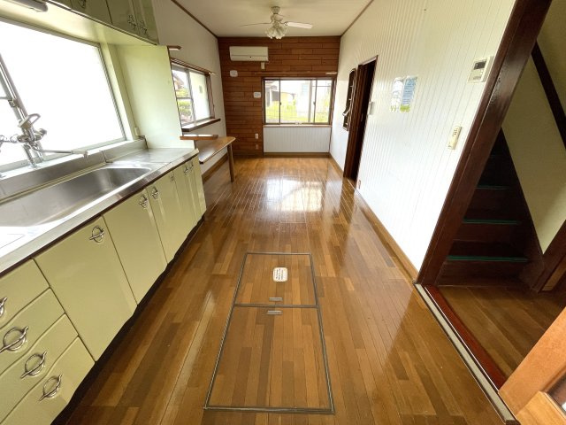 下永吉　せせらぎと緑の提　そよ風が通る家の洋室
